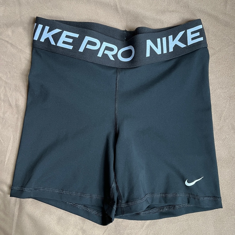 Nike Pro 365 Black 5” Training Shorts Women Size S 4-6